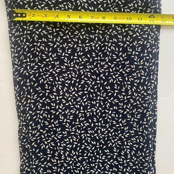 LOFT Outlet Floral Jumpsuit Size 8 Ruffle V-Neck Navy White Effortlessly chic✨ - Picture 13 of 16